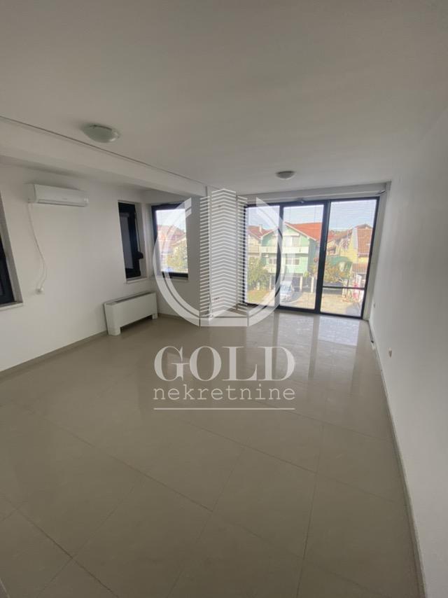 IZDAVANJE Poslovni prostor: NOVI SAD-Novi Sad-Adice, 200m2, 1400 eur ID#6326