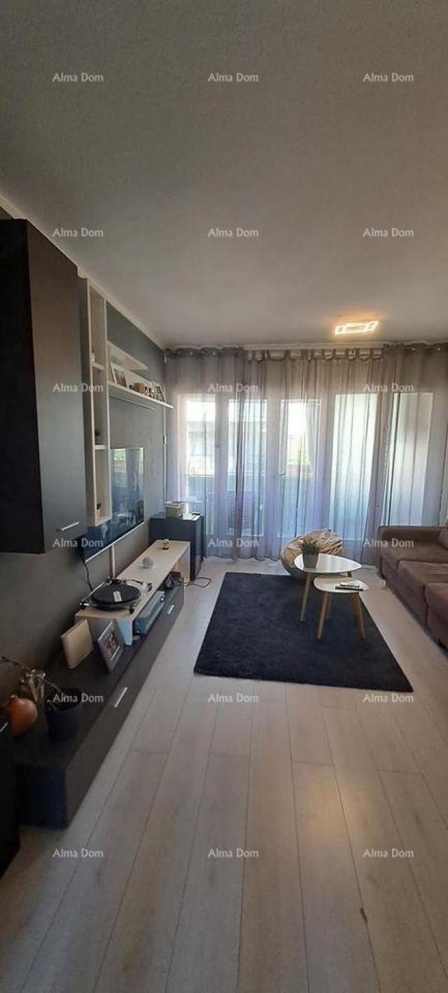 Wohnung Zum Verkauf steht eine 2-Zimmer-Wohnung in Pula. Kaštanjer.