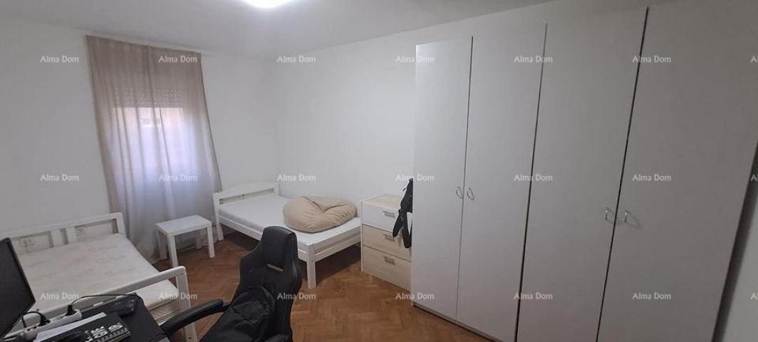 Wohnung Zum Verkauf steht eine 2-Zimmer-Wohnung in Pula. Kaštanjer.