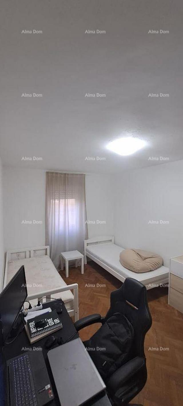 Wohnung Zum Verkauf steht eine 2-Zimmer-Wohnung in Pula. Kaštanjer.