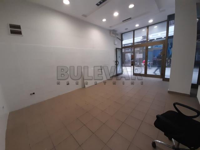 Lokal  u  centru, TC Ambasador, prizemlje, 31 m2