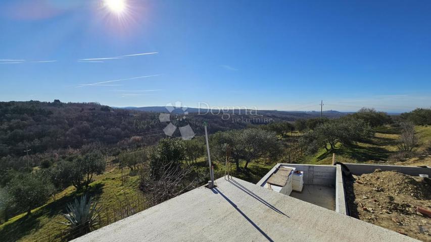 Istarska vila s otvorenim pogledom na bujštinu i more