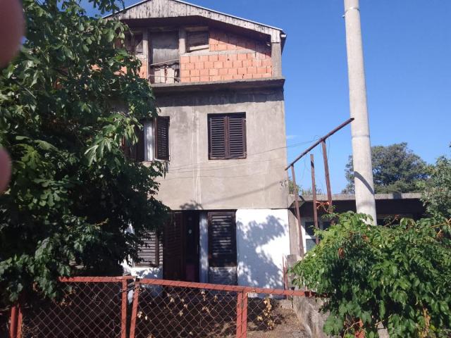 For sale: three-story house 140 m2 near the beach, Bar