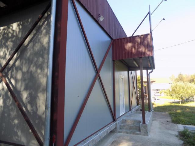 Production hall for meat processing