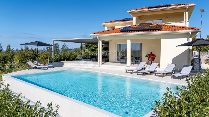 Mediterranean Villa in a Prime Location with Panoramic Views