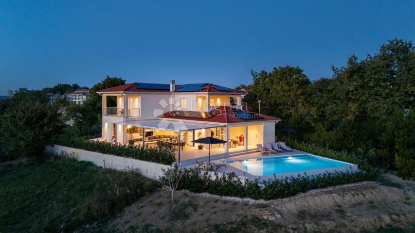 Mediterranean Villa in a Prime Location with Panoramic Views