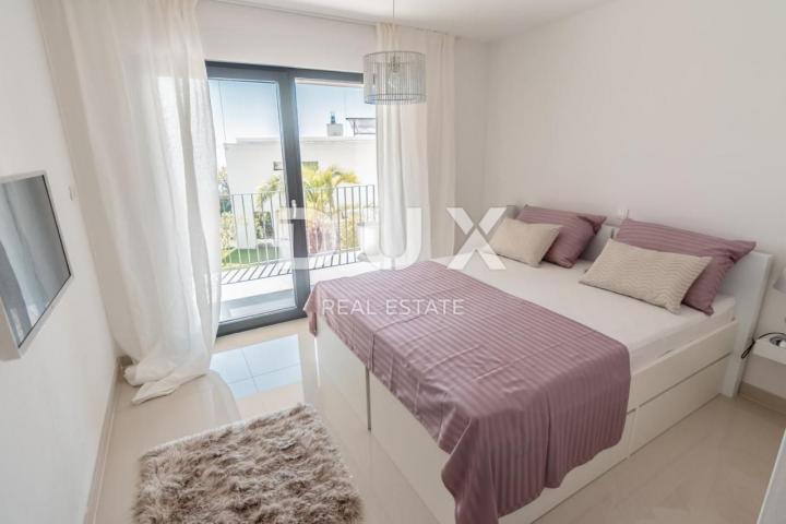 OPATiJA, POBRI- villa 500m2 s panoramskim pogledom na more i bazenom na krovu + okoliš 800m2