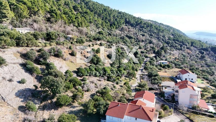 OTOK RAB, MUNDANIJE - Građevinsko zemljište s jedinstvenim pogledom na grad