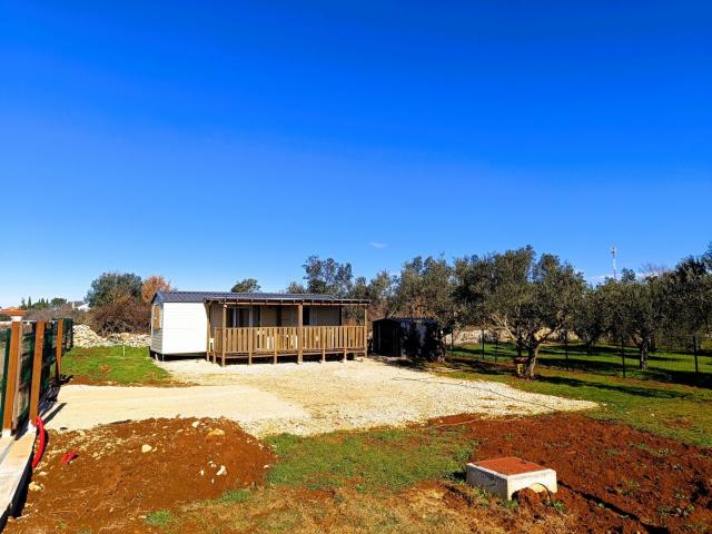 ISTRIA, FAŽANA Land with a mobile home, electricity, water - 700 m FROM THE SEA!!