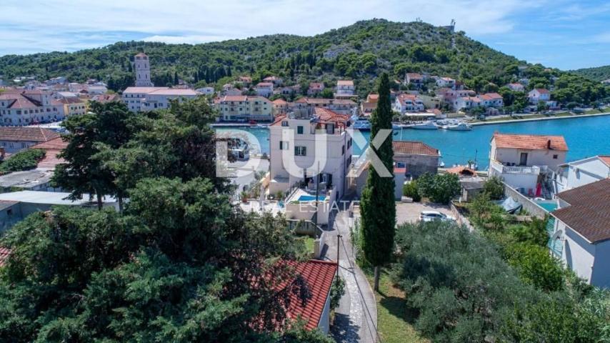 DALMACIJA, TISNO - Boutique hotel prvi red do mora