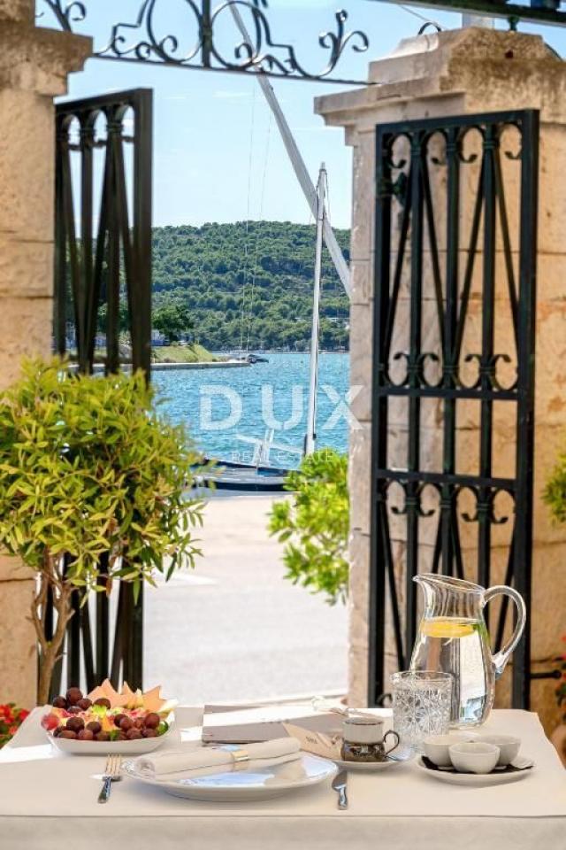 DALMACIJA, TISNO - Boutique hotel prvi red do mora