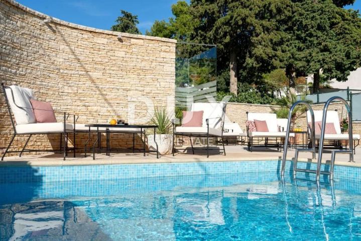 DALMACIJA, TISNO - Boutique hotel prvi red do mora