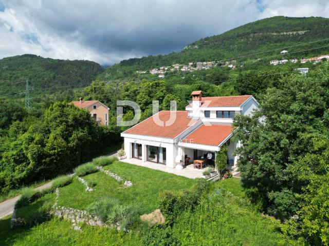 IČIĆI, POLJANE- villa 250m2 s pogledom na more i bazenom + uređena okućnica 1100m2