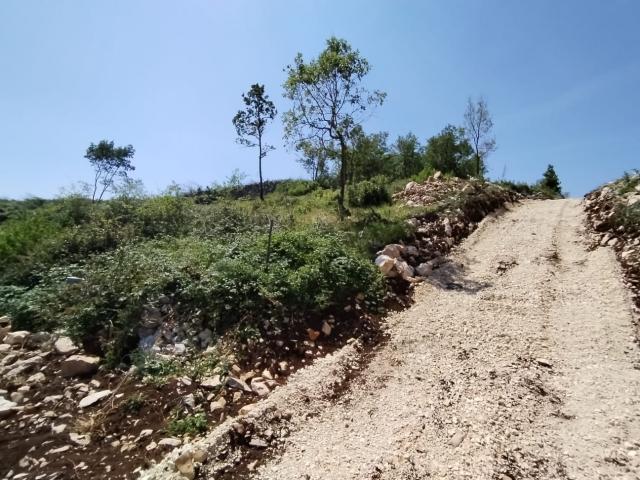 ISTRA- LABIN- Građevinsko zemljište 674 m2 okolica!