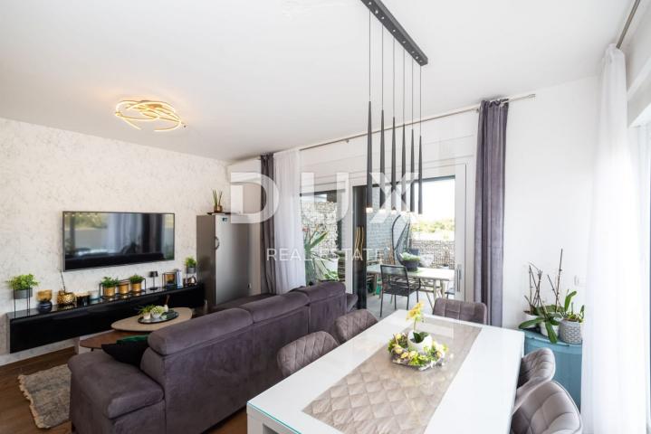 ZADAR, ZATON - Modern apartment with a garden