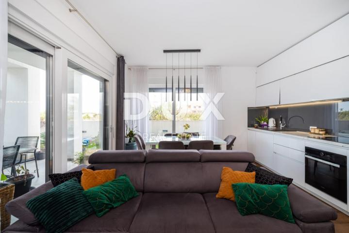 ZADAR, ZATON - Modern apartment with a garden