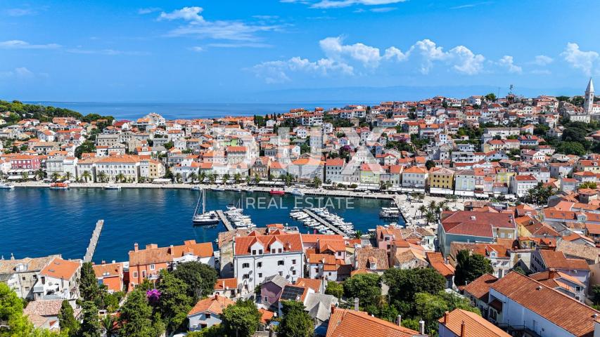 MALI LOŠINJ, CENTAR - Jedinstveni penthouse na 100m od mora!