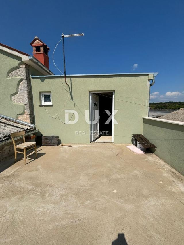 ISTRIA, SVETVINČENAT - Partially renovated Istrian house with main project!