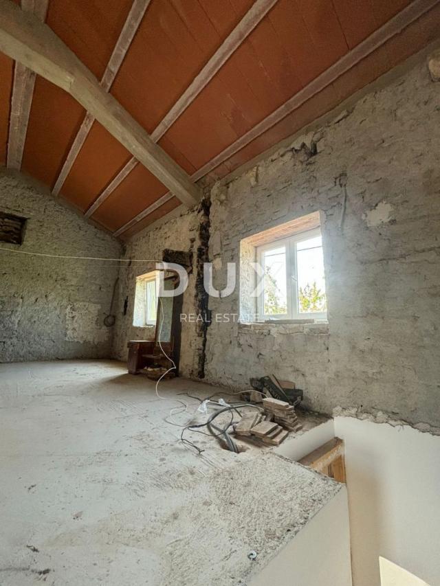 ISTRIA, SVETVINČENAT - Partially renovated Istrian house with main project!