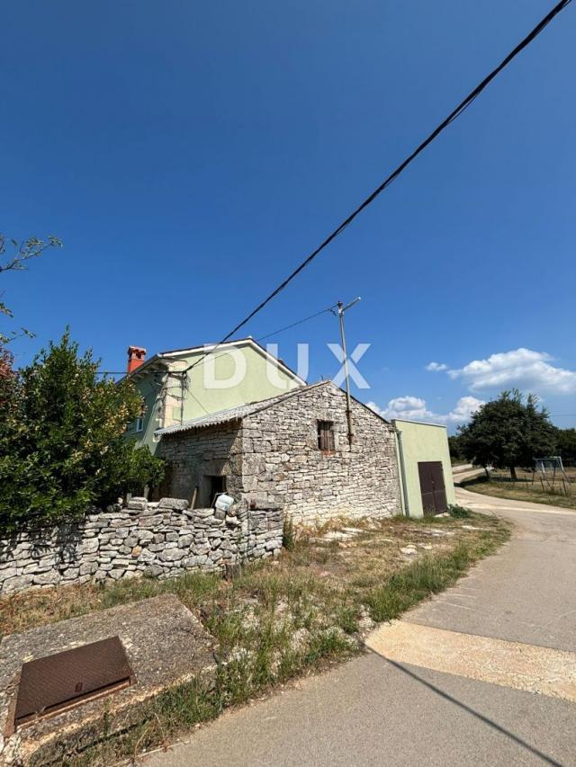 ISTRIA, SVETVINČENAT - Partially renovated Istrian house with main project!