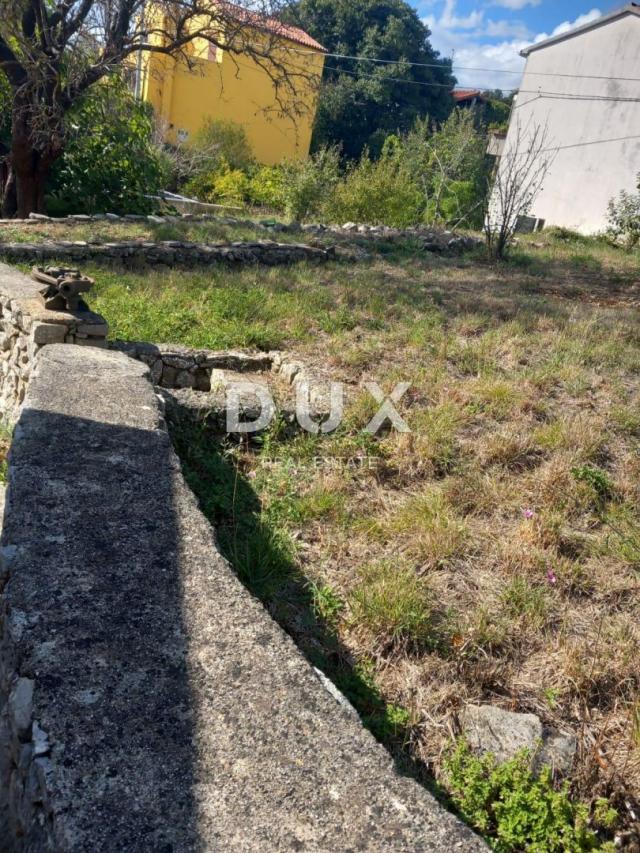 OTOK CRES, LOZNATI - šarmantna manja samostojeća kuća