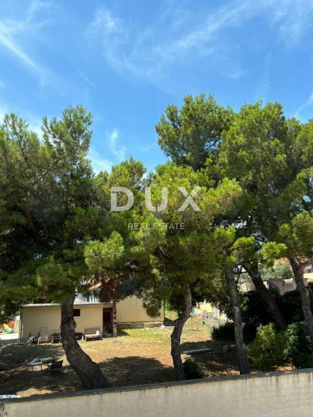 ISTRIA, PREMANTURA - Apartment with a terrace and a small garden 600 meters from the sea! EXCLUSIVE 