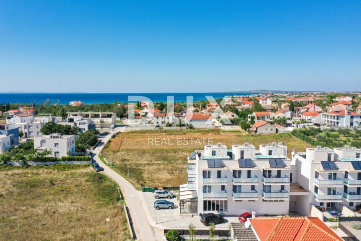 ZADAR, PRIVLAKA – Ihre Traumvilla: Meerblick, Whirlpool auf dem Dach und nur 100 m zum Strand! R2