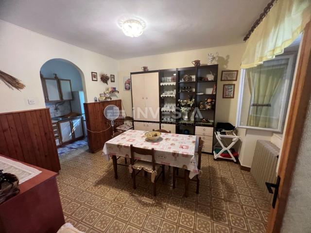 Vodnjan, Galižana, Furnished Family House with Two Garages Near the Center