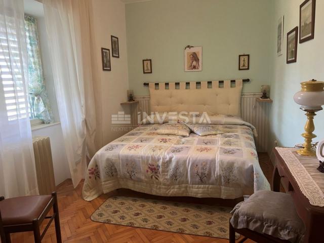 Vodnjan, Galižana, Furnished Family House with Two Garages Near the Center