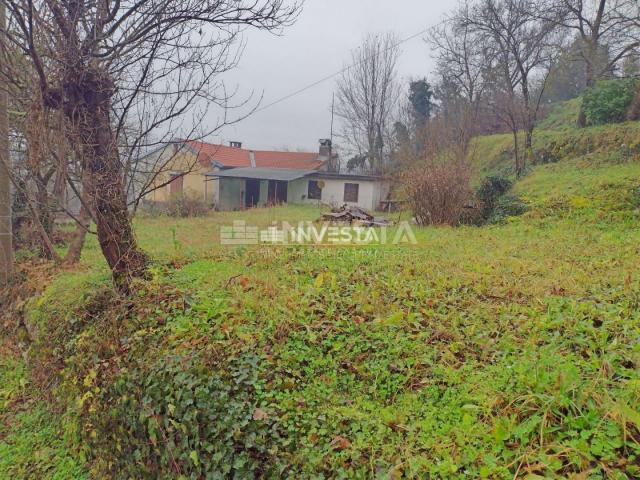 Pazin, house for adaptation, 120 m2, garage