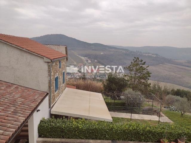 Motovun, Stone house in the old town center with building permit