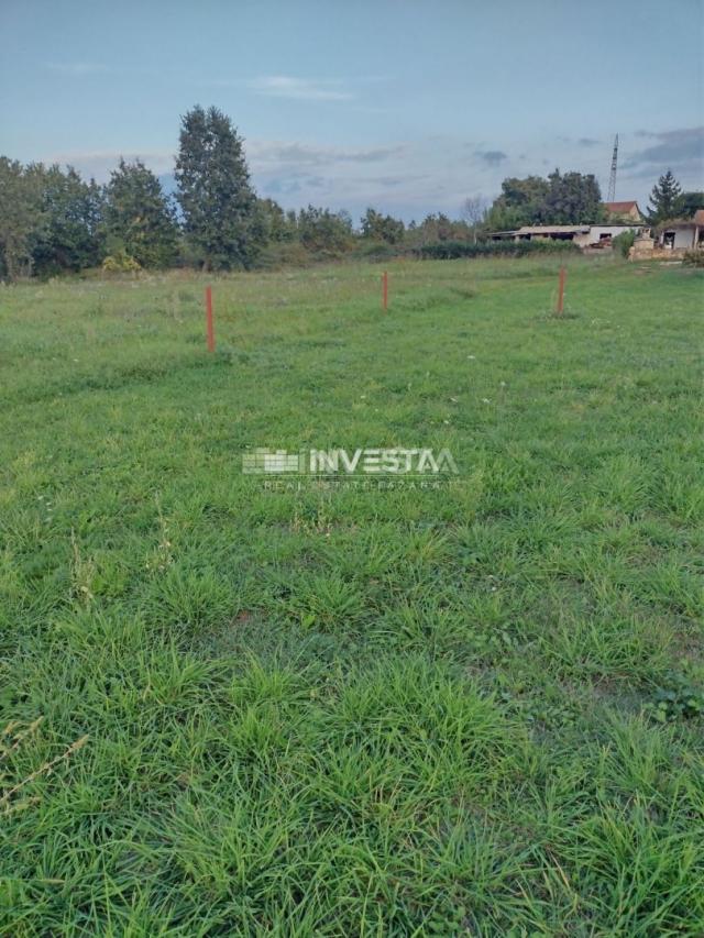 Poreč-Gebiet, weitläufiges Grundstück am Rande der Urbanisation, 1140 m2