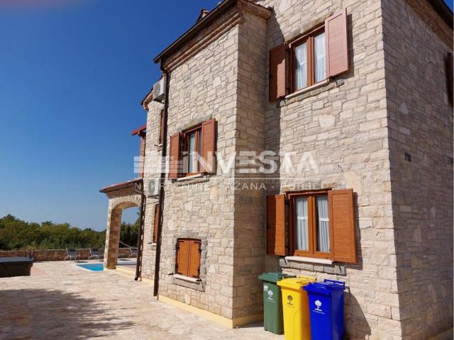 Surroundings of Svetvinčent, beautiful rustic villa with pool 155 m2, 4 bedrooms