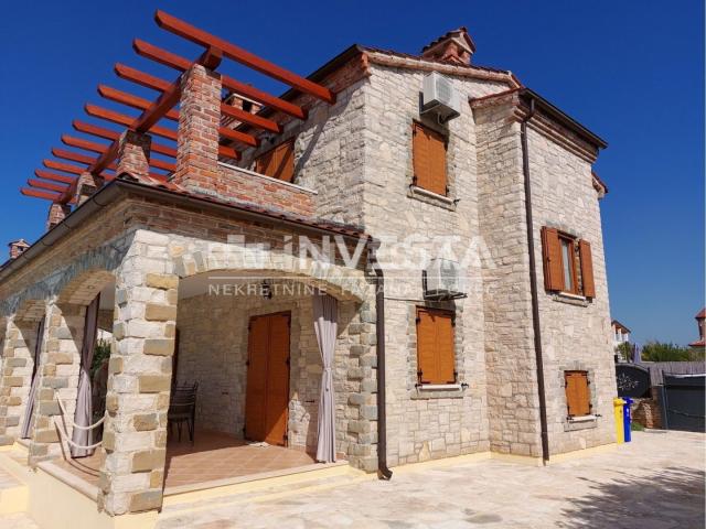 Surroundings of Svetvinčent, beautiful rustic villa with pool 155 m2, 4 bedrooms