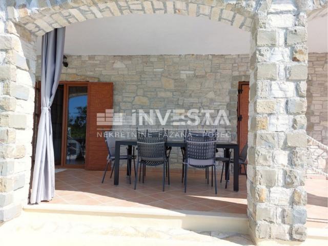 Surroundings of Svetvinčent, beautiful rustic villa with pool 155 m2, 4 bedrooms