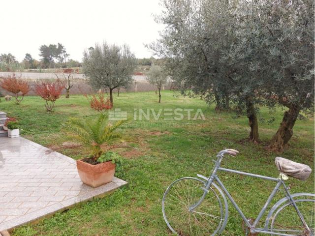 Surroundings of Svetog Lovreč, family house with 2 residential units, 270 m2