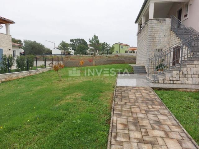 Surroundings of Svetog Lovreč, family house with 2 residential units, 270 m2