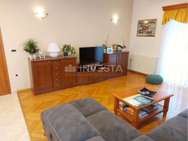 Surroundings of Svetog Lovreč, family house with 2 residential units, 270 m2