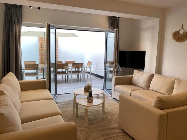 Premantura, luxurious spacious apartment 123m2 with garden and jacuzzi