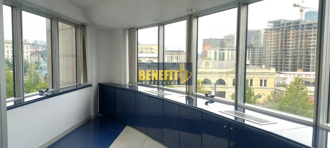 Savski venac, centar, pp 210m2 - renovirano