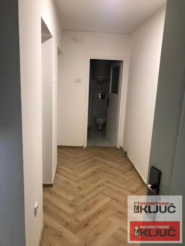 KOD ŽELEZNIČKE STANICE, 54m2, Dvosoban, Renoviran