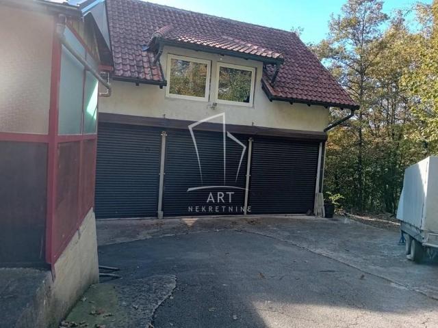 Užice, Bela zemlja, 20 ari, 2 kuće 591m2 ID#9007