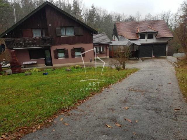 Užice, Bela zemlja, 20 ari, 2 kuće 591m2 ID#9007