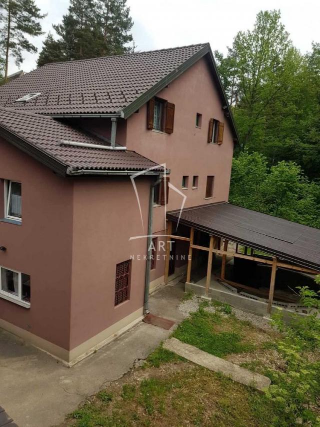 Užice, Bela zemlja, 20 ari, 2 kuće 591m2 ID#9007