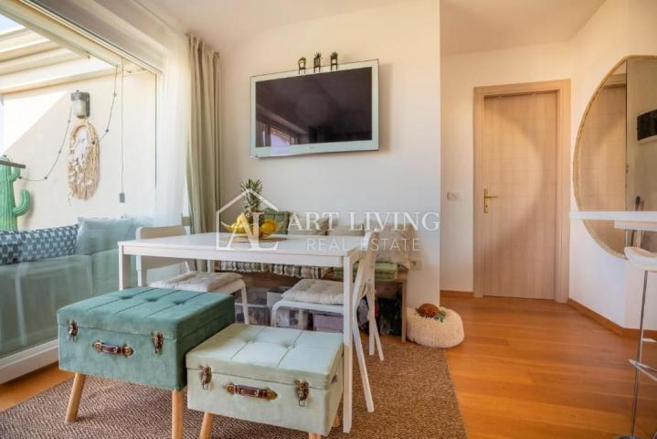 Istria, Umag, surroundings - a beautiful apartment with a swimming pool and an open sea view