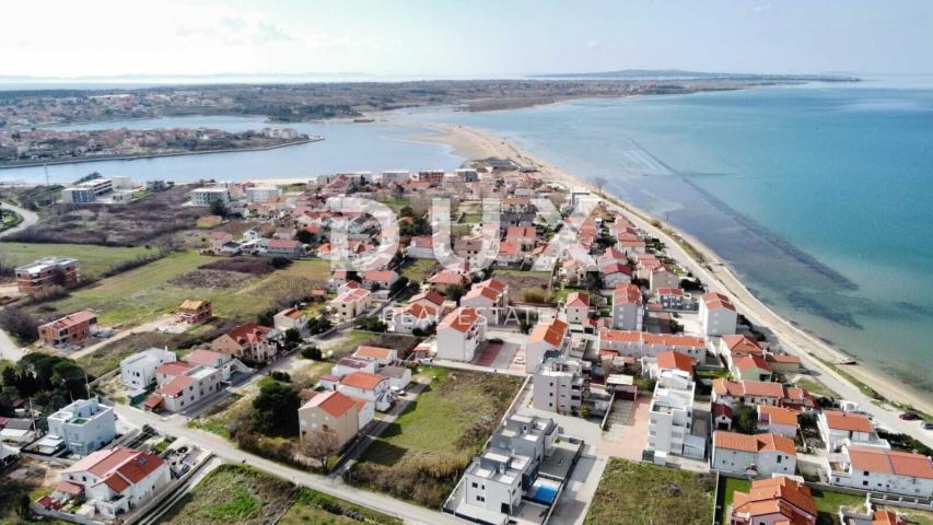 ZADAR, NIN - Stan s bazenom u izgradnji u blizini mora S1