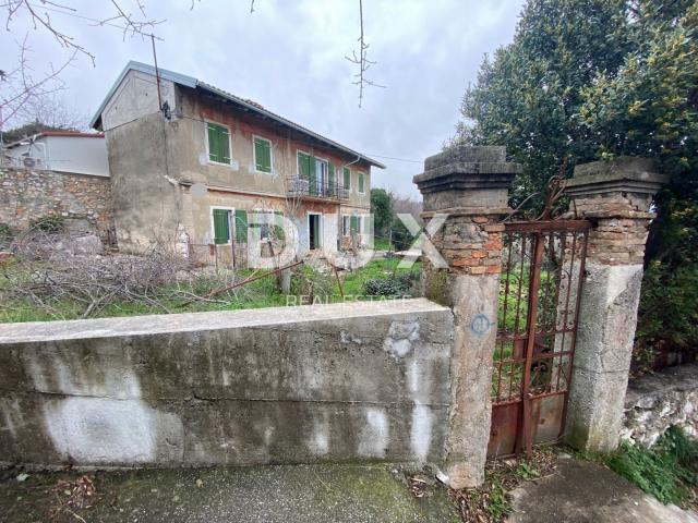 RIJEKA, KOZALA – freistehende alte italienische Villa aus dem Jahr 1912 mit Meerblick und 2.383 m2 G