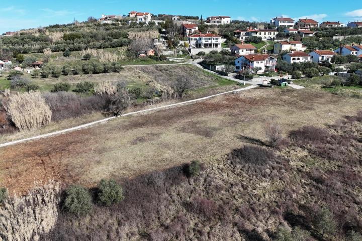 Istra, Buje - građevinsko zemljište 1032 m2 na odličnoj lokaciji