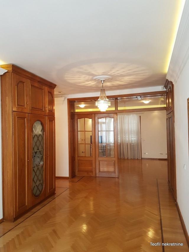 SAVSKI VENAC SENJAK 550m2 , 80+G na 7a , 7200e