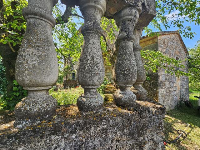 Šarmantna istarska kamena kuća s otvorenim pogledom i velikim terenom